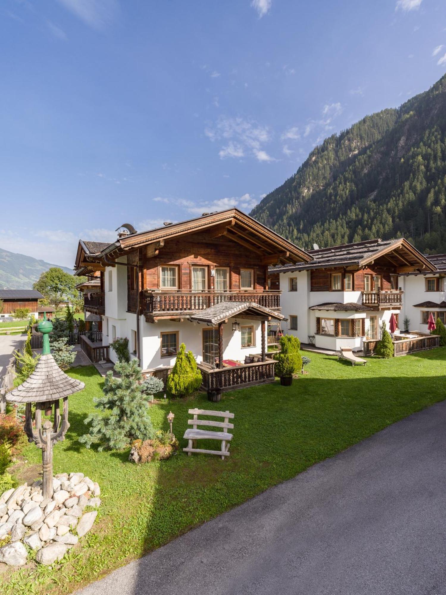 S'Doerfl Chalets Mayrhofen Exterior photo
